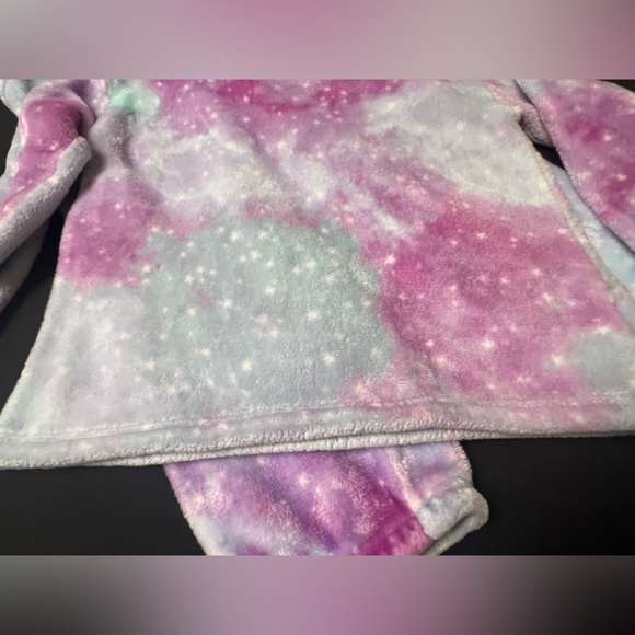 “SO” PASTEL TIE-DYE GIRLS PAJAMA SET.  TOP HAS SCOOP NECK.   SMALL SIZE 7 - Picture 6 of 13